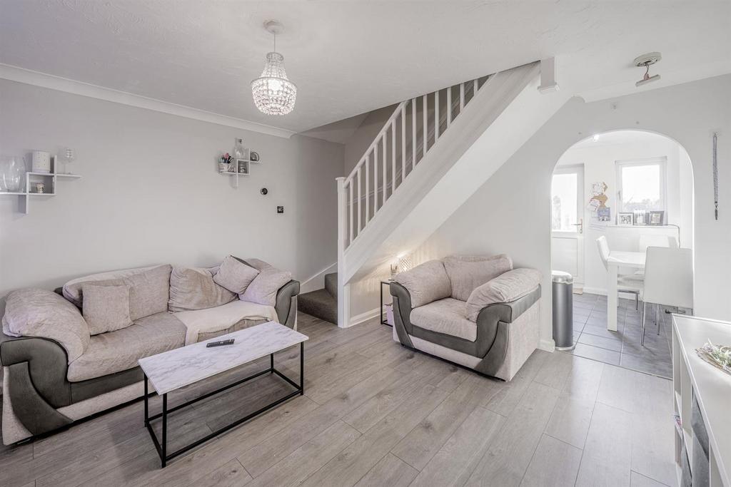 Surrey Drive, Kingswinford, DY6 8HR 2 bed terraced house for sale £