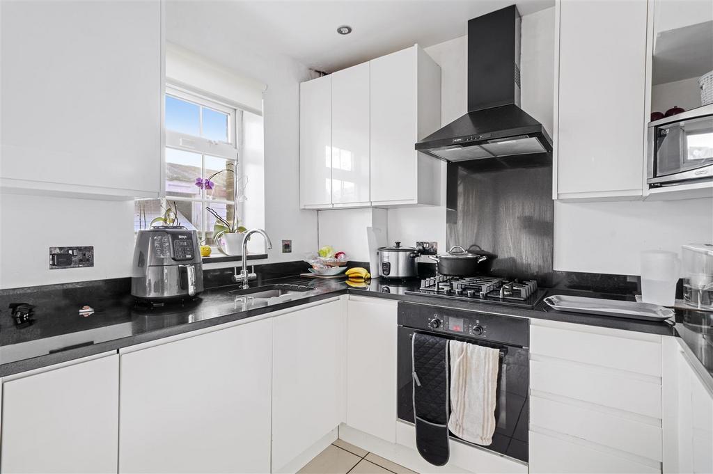 14 Oakwood Crescent - DRh D8t Zy Ka0j FDnc1lan.jpg