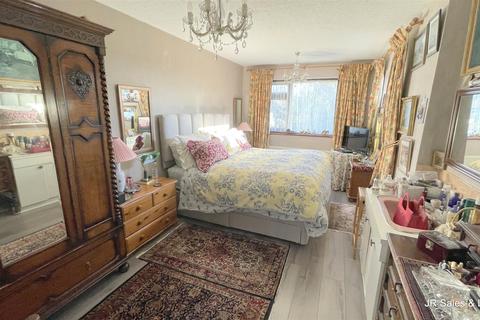 8 Pollards Close, Goffs Oak, Waltham Cross, EN7 5JP