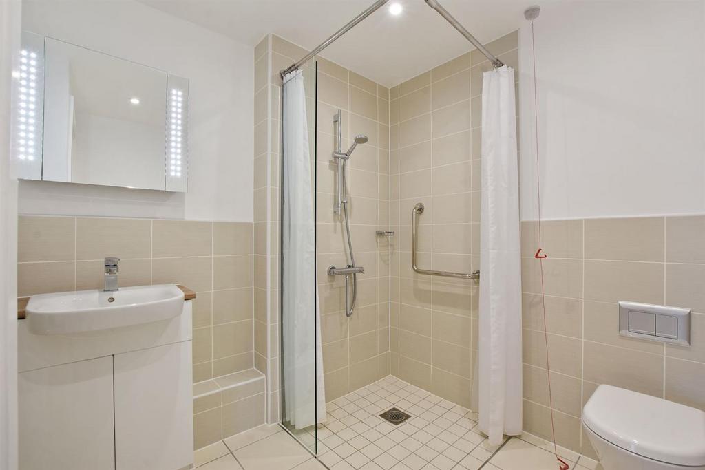14-9199 GCMCS - 40 Randolph House - Shower -Origina