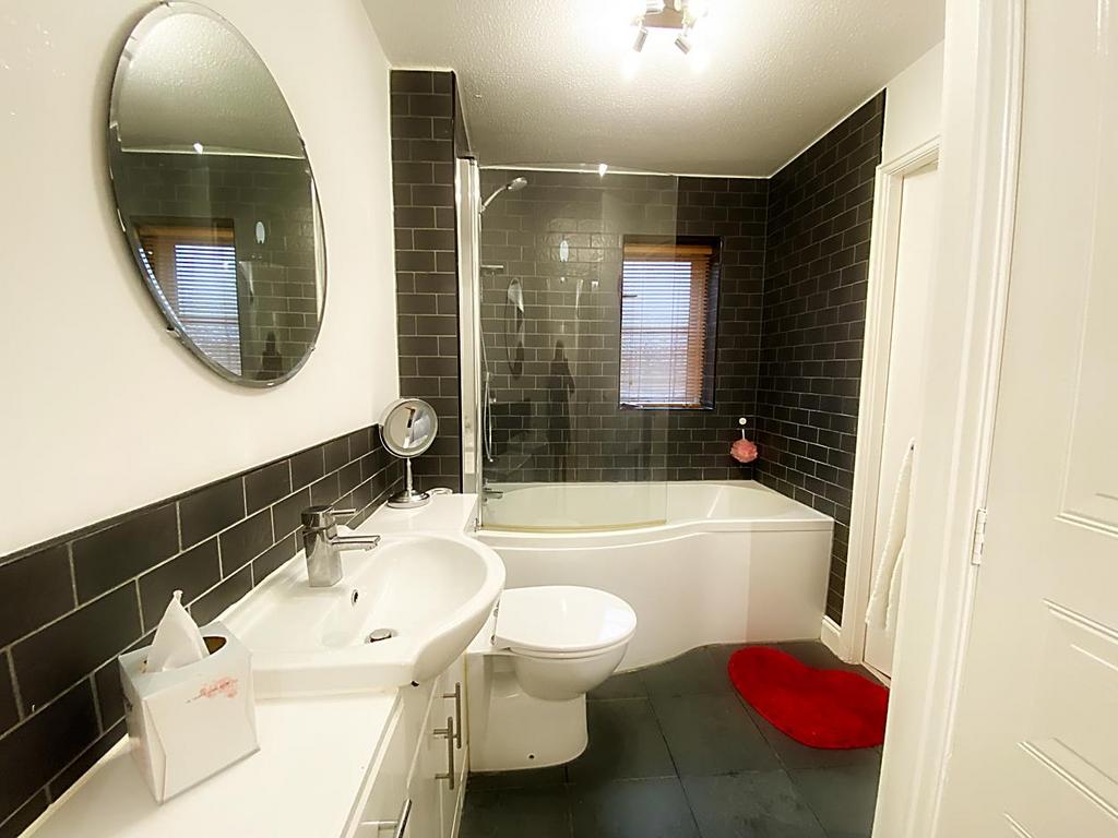 Jack &amp; Jill Bathroom