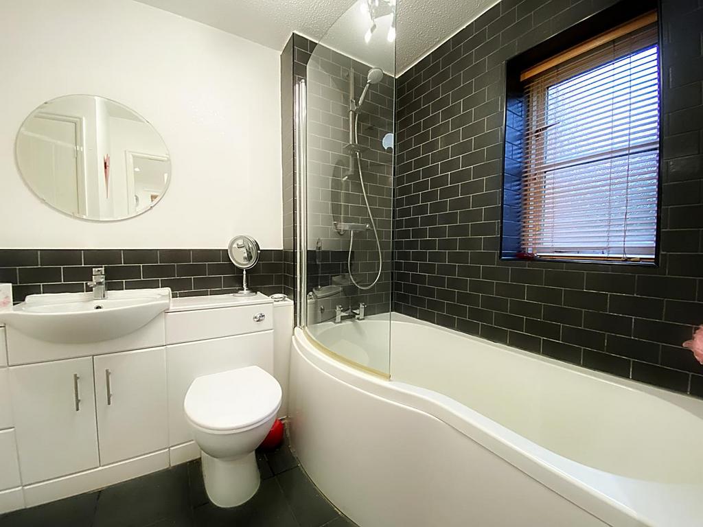 Jack &amp; Jill Bathroom