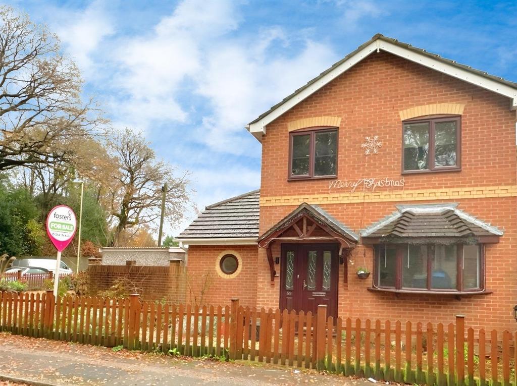 Pavilion Road, Aldershot, GU11 3NX 3 bed detached house £525,000