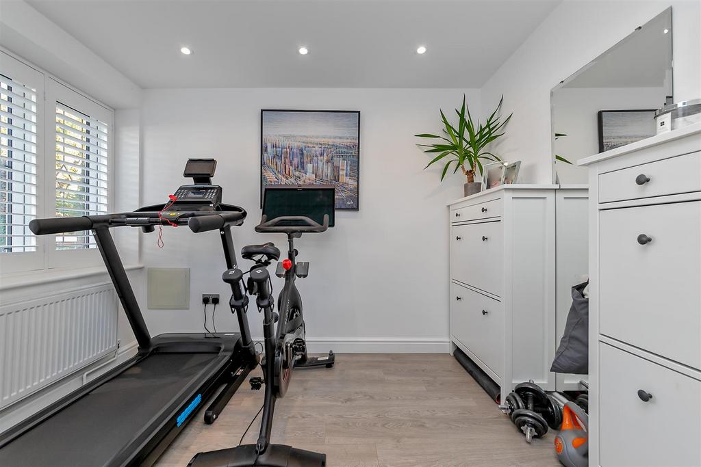 3 Housefield Way-4.jpg