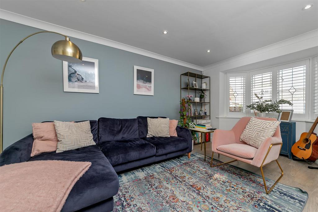 3 Housefield Way-10.jpg