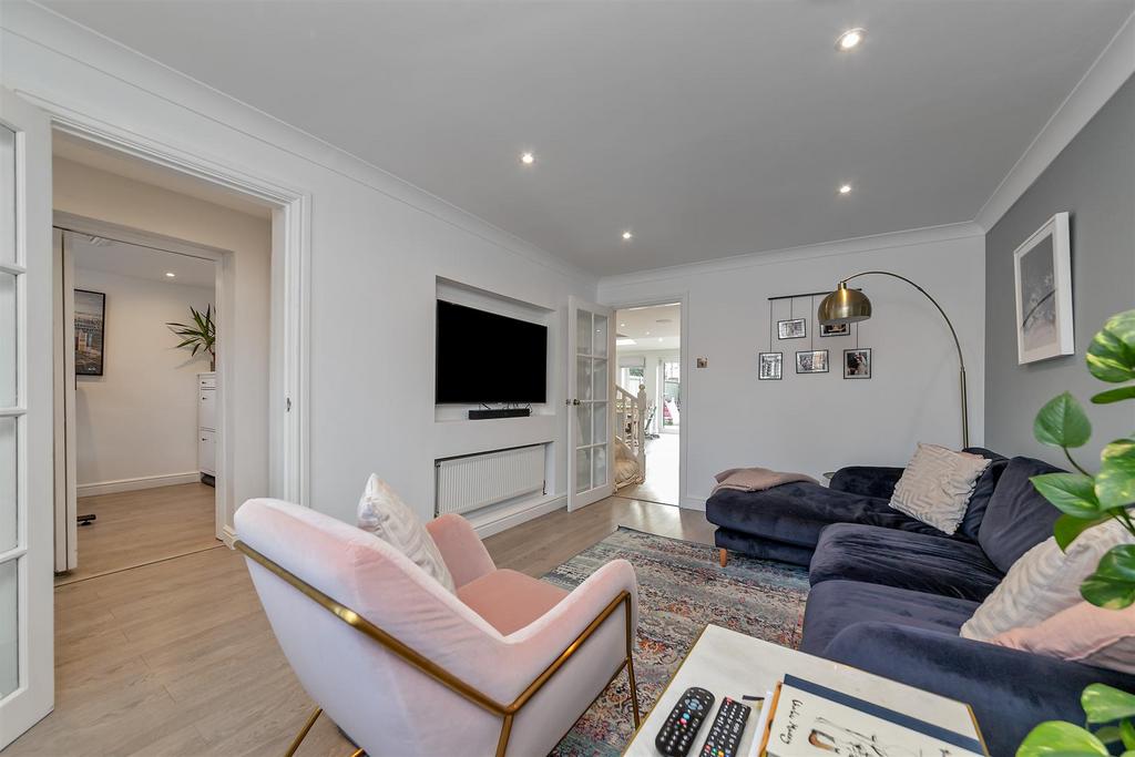 3 Housefield Way-14.jpg