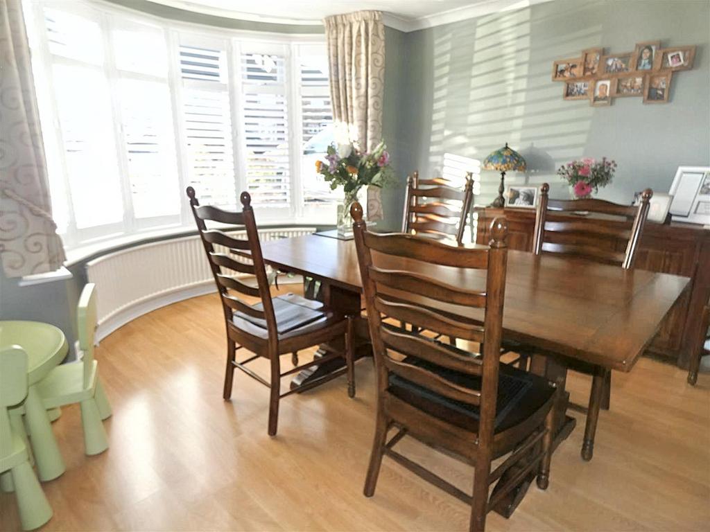 Hawthorn Road, Wylde Green, Sutton Coldfield 3 bed detached house for