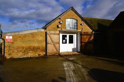 Storage to rent, Walkern, Hertfordshire