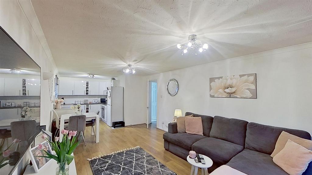 3-Barrington-Mews-11272023 212745.jpg