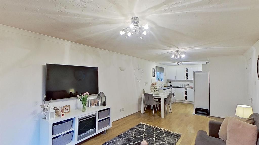 3-Barrington-Mews-11272023 212905.jpg