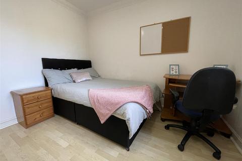 3 bedroom flat to rent - The Walk, Roath, Cardiff