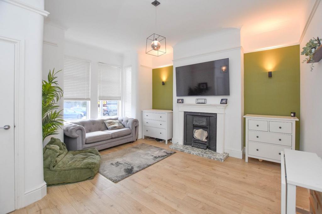 Poolstock Lane, Marus Bridge, Wigan, WN3 5RB 3 bed terraced house for