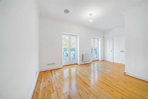 4 bedroom house to rent, Wyatt Drive, Barnes, SW13