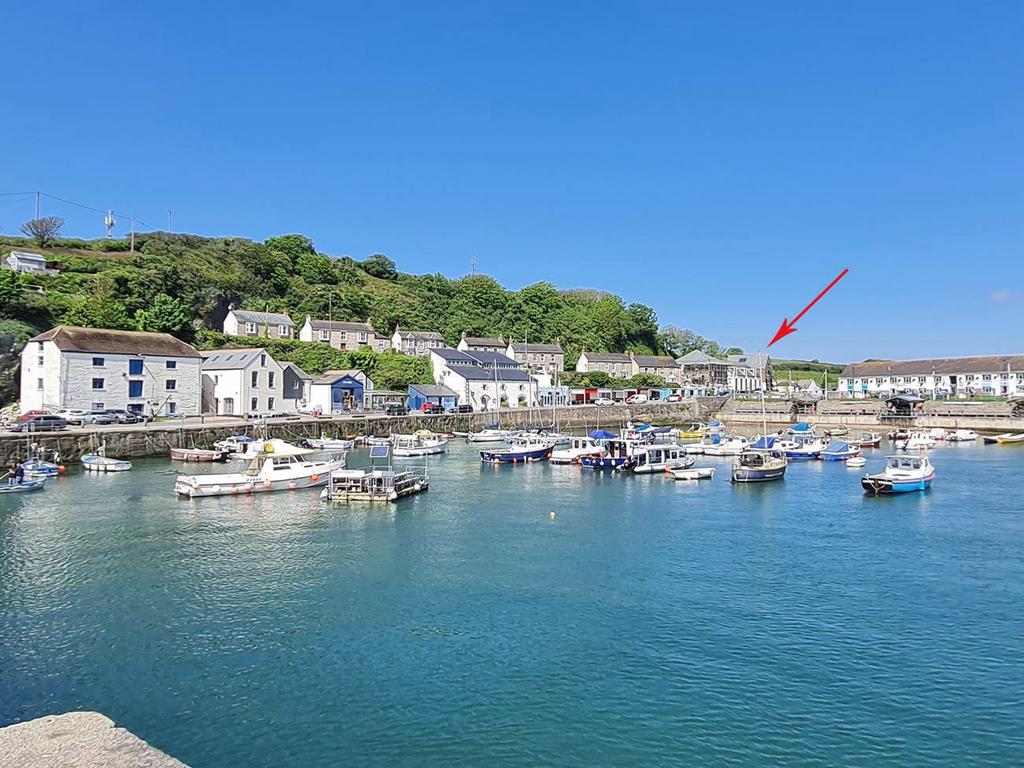 Methleigh Bottoms, Porthleven TR13 2 bed apartment for sale £375,000