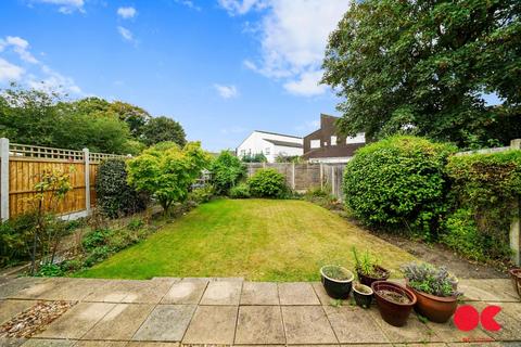 4 bedroom semi-detached house for sale - Brentwood Road, Gidea Park RM2