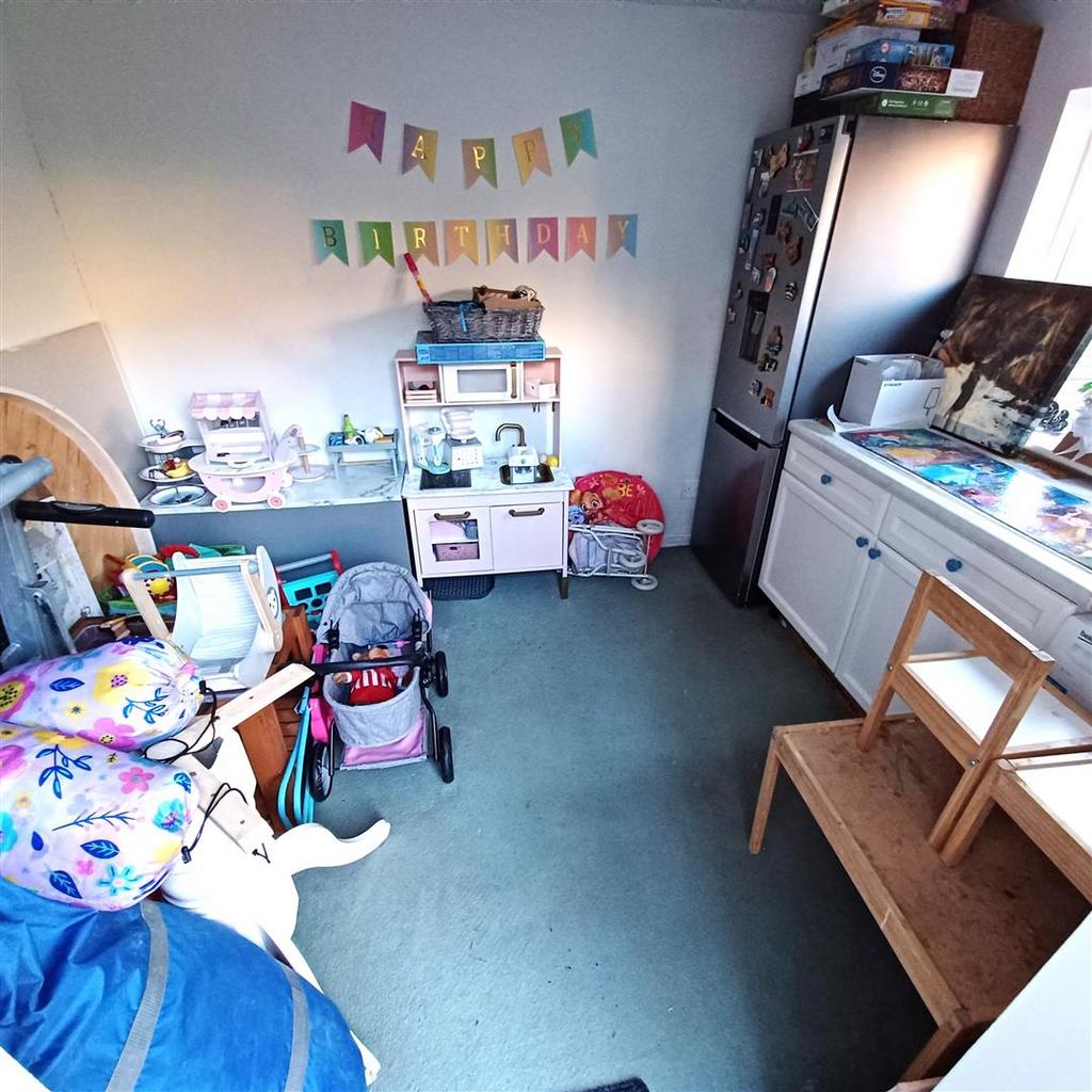 Garage/Office/Utility