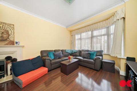 3 bedroom terraced house for sale - Stanley Avenue, Dagenham RM8