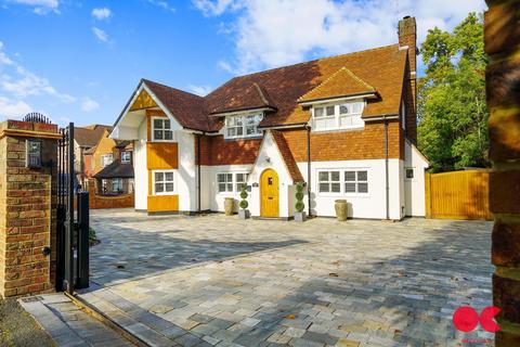 6 bedroom detached house for sale - Nelmes Way, Hornchurch RM11