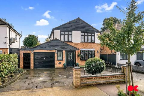 3 bedroom detached house for sale - Great Nelmes Chase, Hornchurch RM11