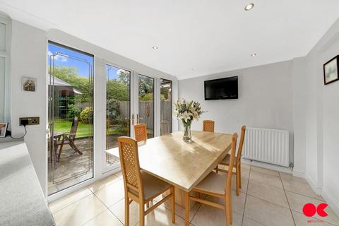 30 Great Nelmes Chase, Hornchurch, RM11 2PT