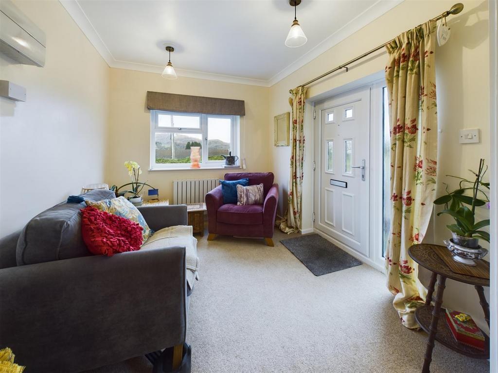 Kings Road, Llandybie, Ammanford 5 bed detached bungalow for sale £