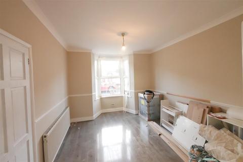 2 bedroom terraced house to rent - Southwell Grove Road, London, E11