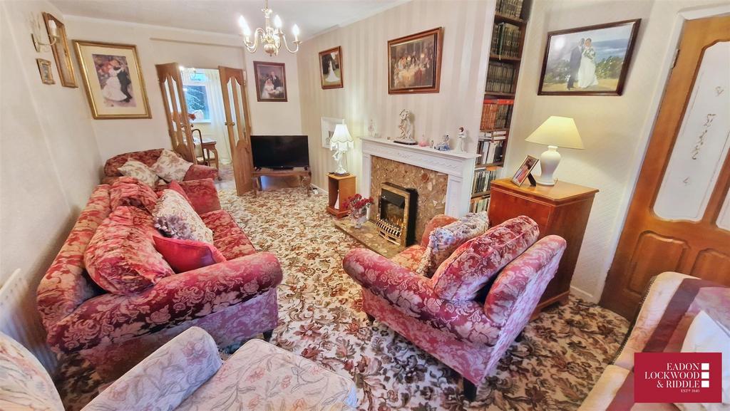 Stag Crescent, Rotherham 3 bed semidetached house for sale £190,000