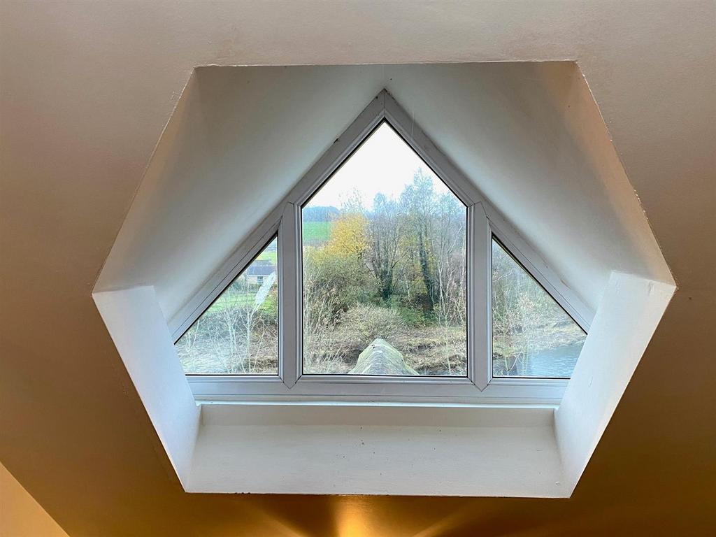Quarry place 21 feature window.jpg