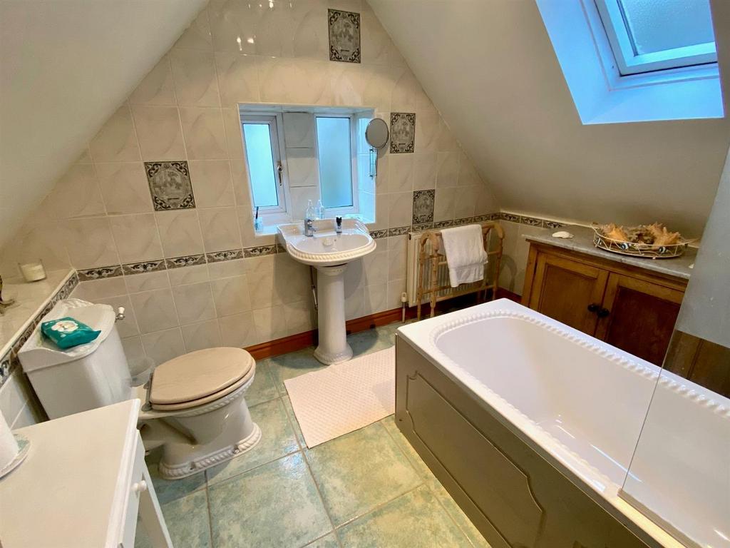 Quarry place 21 ensuite 2.jpg
