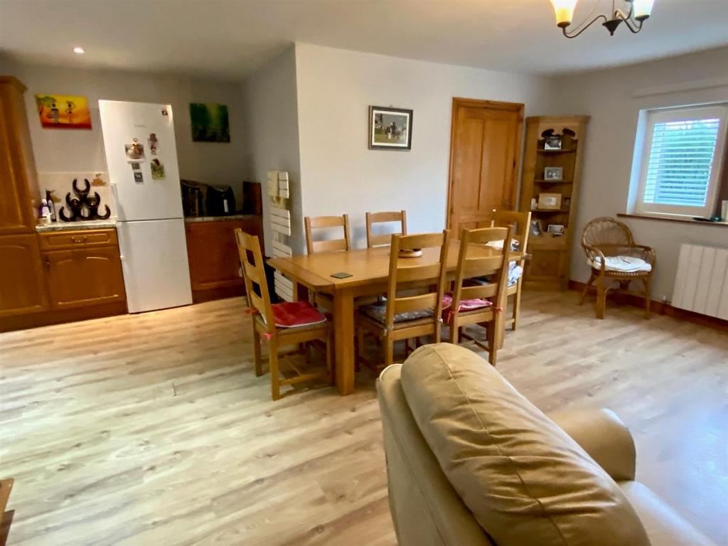 Quarry place 21 dining.jpg