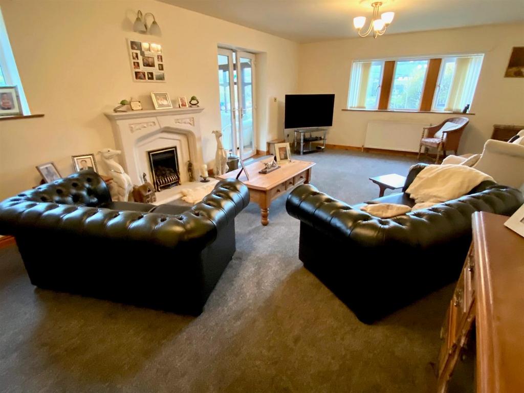 Quarry place 21 lounge 2.jpg