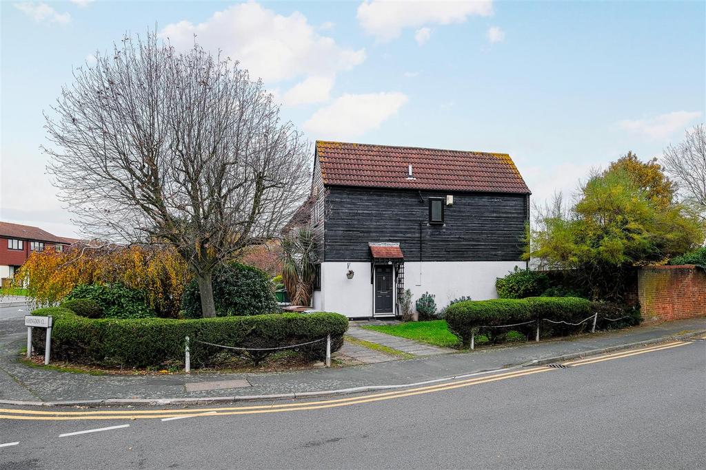Mapleton Road, Chingford 2 bed house for sale £425,000