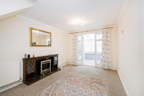 2 bedroom house for sale, Mapleton Road, Chingford