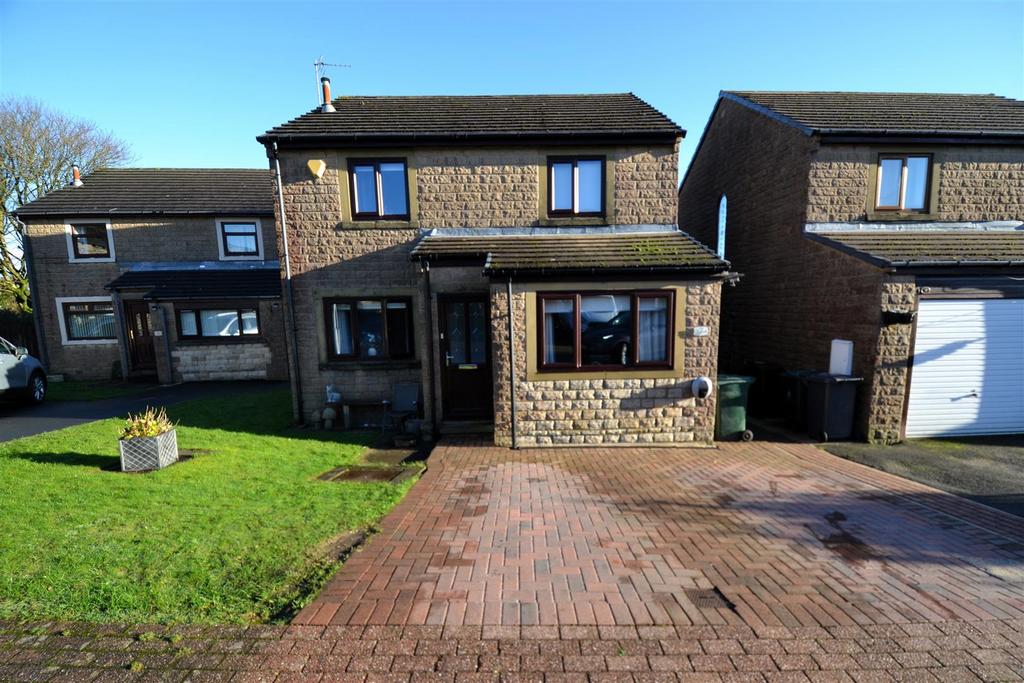 Moor Close Farm Mews, Queensbury, Bradford 4 bed detached house for