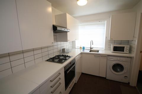 3 bedroom house share to rent - Bawden Close