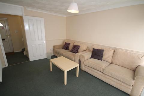 3 bedroom house share to rent, Bawden Close
