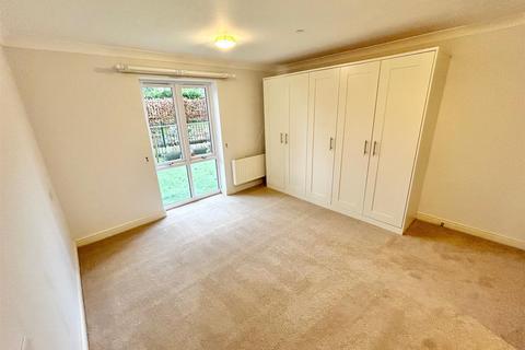 2 bedroom retirement property for sale, Malmesbury Road, Chippenham