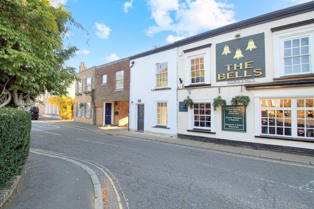 Church Street, StainesuponThames, TW18 2 bed character property for