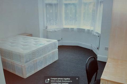 1 bedroom in a house share to rent - Ewart Grove, Wood Green, London N22