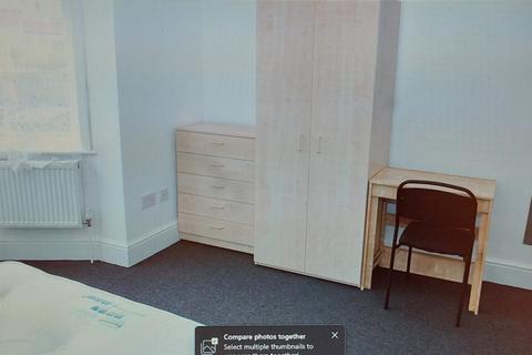 1 bedroom in a house share to rent - Ewart Grove, Wood Green, London N22