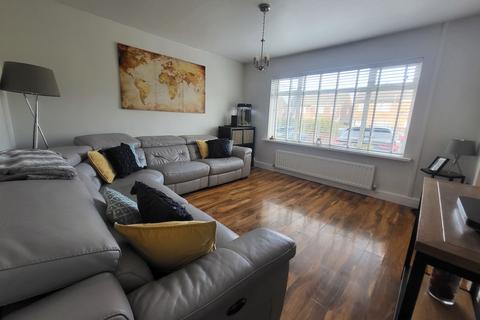 4 bedroom semi-detached house for sale - Chestnut Close, ., Jarrow, Tyne and Wear, NE32 4QE