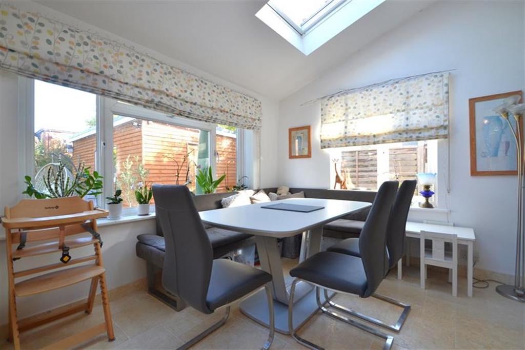 Kitchen / Dining Roo