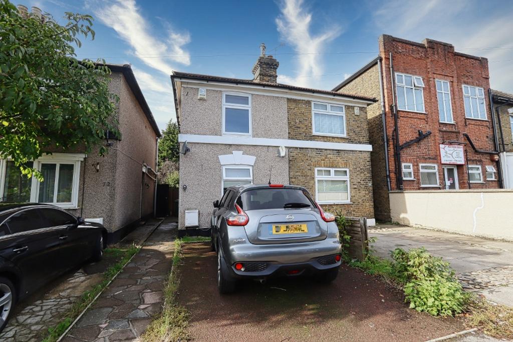 Albert Road, Romford, RM1 3 bed semidetached house to rent £1,750