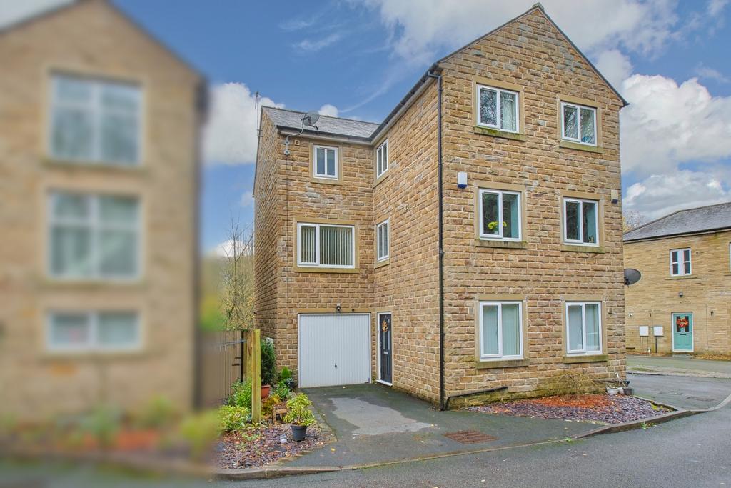 2 Lodge Close, Luddendenfoot, Halifax 4 bed semidetached house for