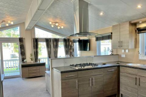 2 bedroom lodge for sale - Broadland Sands Holiday Park, Corton NR32
