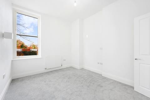 2 bedroom flat for sale - 63 Copers Cope Road, Beckenham BR3