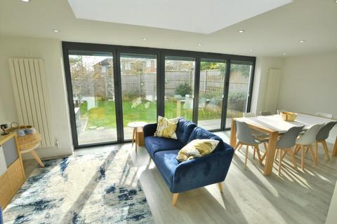5 Ashdene Close, Wimborne, BH21 1TQ