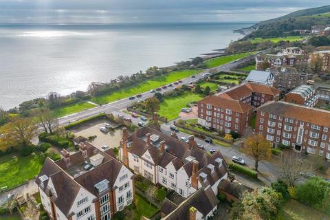 2 bedroom flat for sale, Staveley Road, Eastbourne BN20