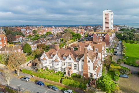 2 bedroom flat for sale, Staveley Road, Eastbourne BN20