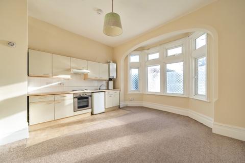 Studio to rent - Avenue South, Surbiton, KT5